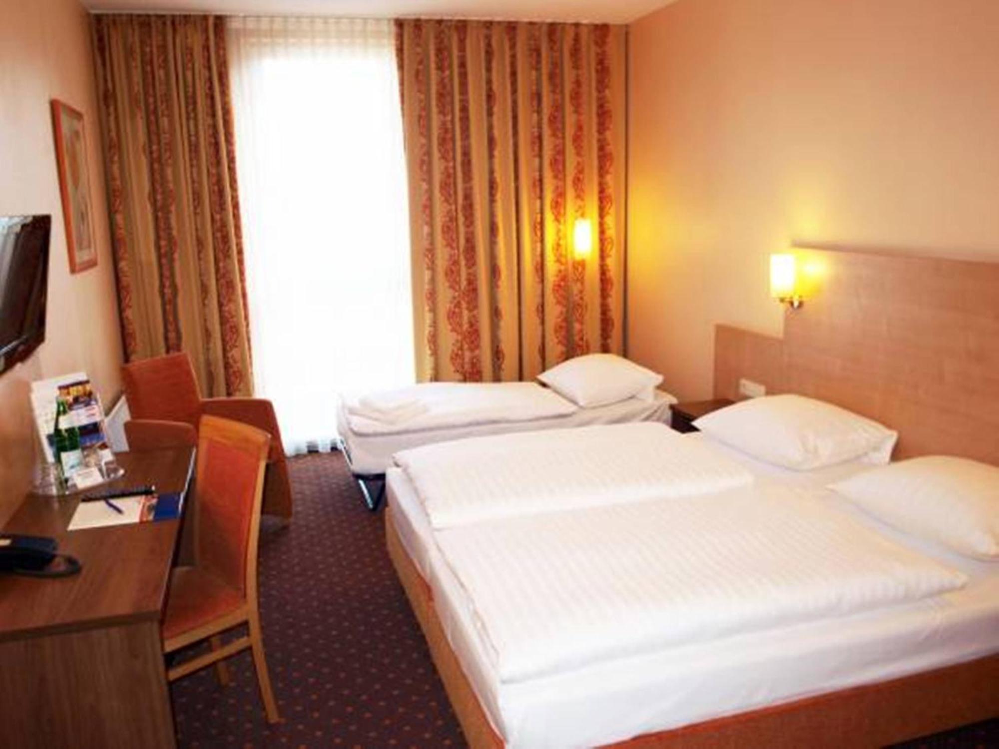 Plaza Inn Berlin Charlottenburg Екстер'єр фото